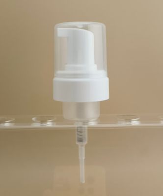 تصميم دقيق مضخة رغوة كبيرة من البلاستيك الأبيض لزجاجات غسول الجسم