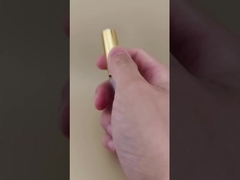 فرشاة رموش تجميلية بغطاء لولبي ذهبي لإطلالة مثالية للمرأة