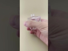 زجاجة مربعة ناعمة وشفافة لعطر السيارة