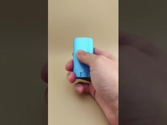 عبوة كريم شفاه ناعمة لونها أزرق مسطح