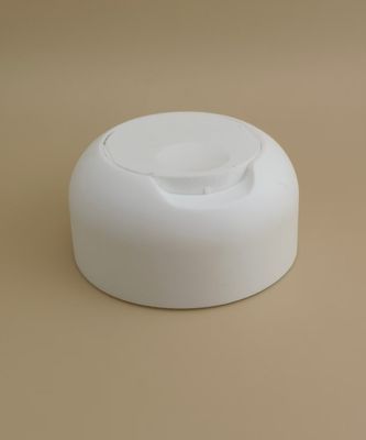 غطاء بلاستيكي أبيض أملس غير لامع يضغط لأسفل لزجاجات الشامبو