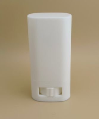 عبوة بلاستيكية بيضاء مسطحة لطيفة لحم الشفاه مع CRC إمكانية الإغلاق مناسبة لحمامات الشفاه احتياجات التعبئة التجميلية